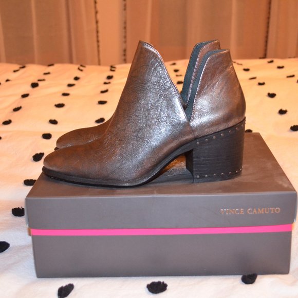 Vince Camuto VC-PETRAN Block Heel Bootie - Picture 3 of 7